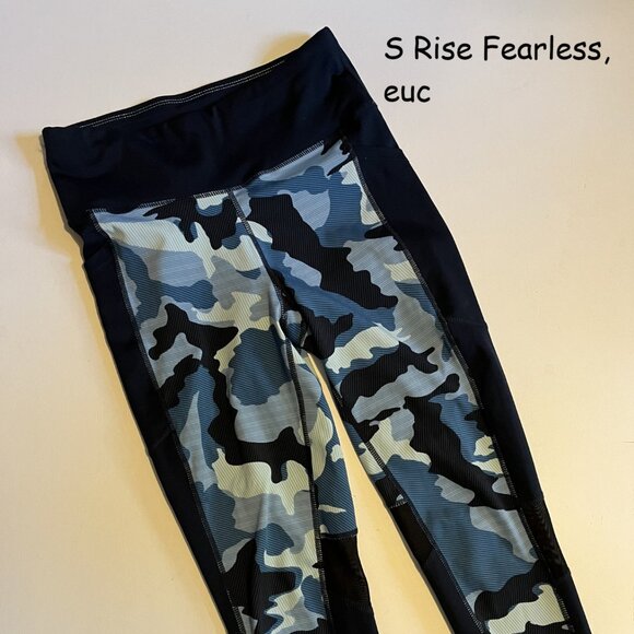 Small Lularoe Rise Fearless capri workout leggings, navy with blue camo - Picture 1 of 2